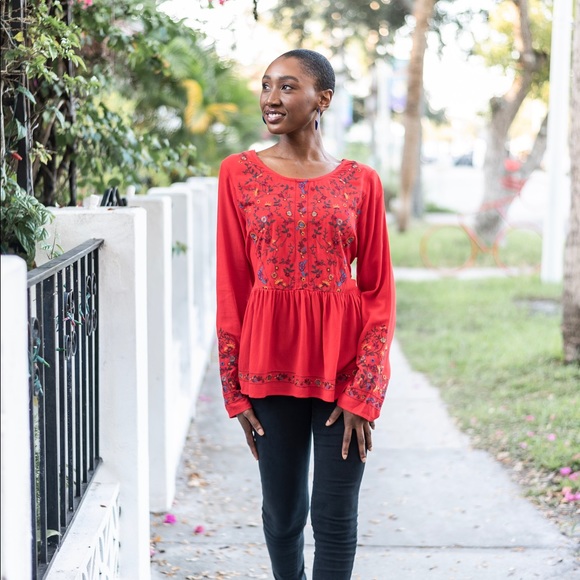 NEW! 🖤 Aura’s “Naughty or Nice” Holiday Top - Picture 2 of 4